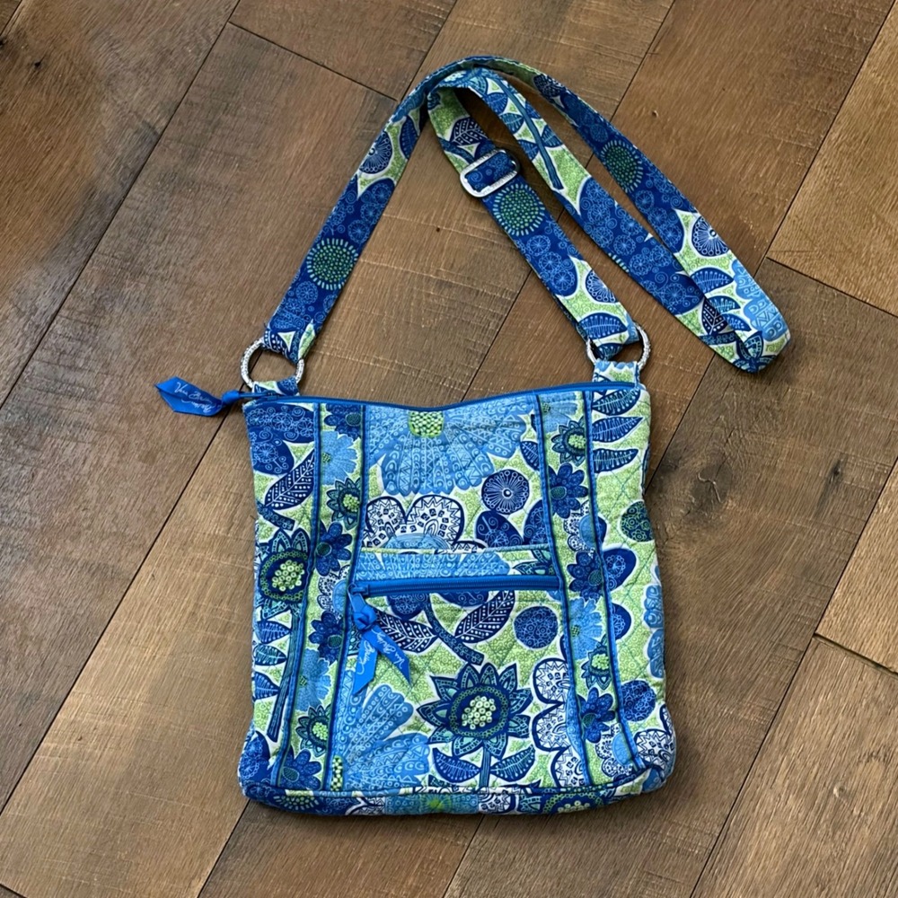 Vera Bradley Retired 2012 Doodle Daisy Hipster Crossbody Bag Quilted Adjustable